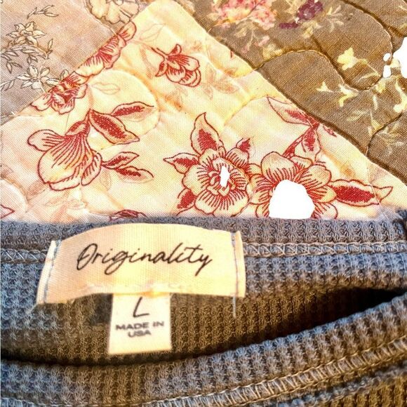 Originality Cropped Top - Picture 4 of 5